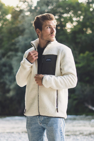 Outdoor-Fleecejacke im Sherpa-Stil aus weichem Fleece-Material bietet ideale Wärme für Outdoor-Aktivitäten mit Stil