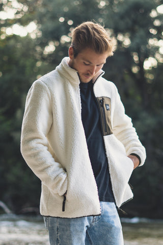 Outdoor-Fleecejacke im Sherpa-Stil aus weichem Polyester bietet ideale Wärme für Outdoor-Aktivitäten mit Stil.