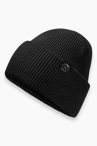 Unsere Recycled Beanie für Damen und Herren in Schwarz von The Clue Cothing
