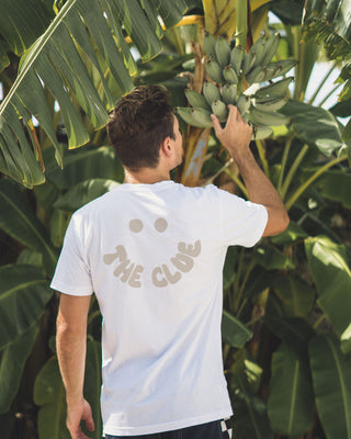 Herren T-Shirt „Smile“ Surfshirt in Weiß Beige im Jungle von The Clue Clothing