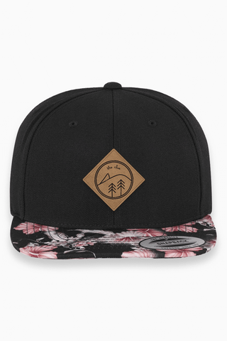 Snapback Cap Kappe mit Blumen und Kunstleder Patch in Schwarz von The Clue Clothing